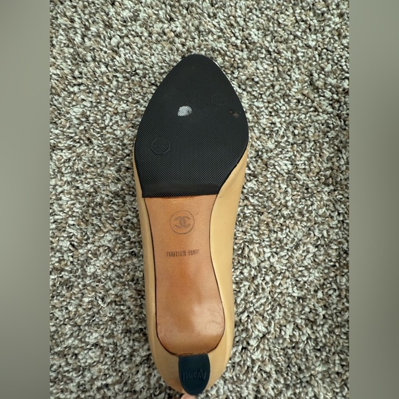 CHANEL Tan, Black Cap Heels, Size 36.5 - Picture 6 of 9